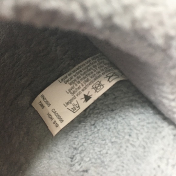 Isotoner Grey Slippers Size 9.5-10 - Picture 5 of 8